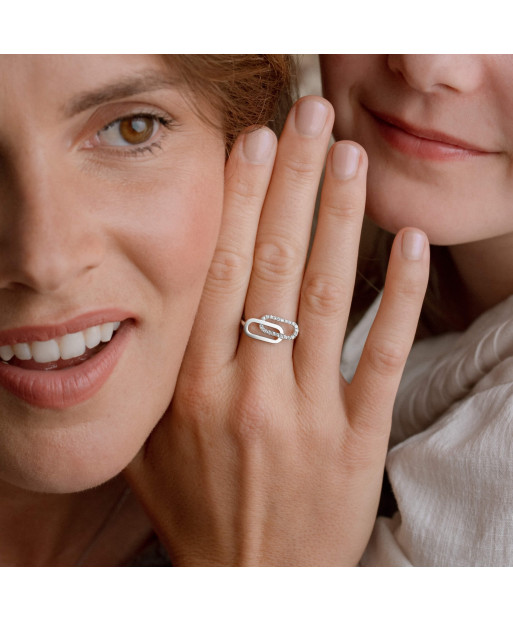 Tandem ring in white gold...