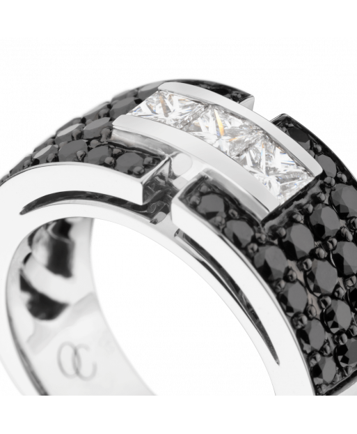 Bague So Shocking Capriccio grand modèle en or blanc et diamants noirs