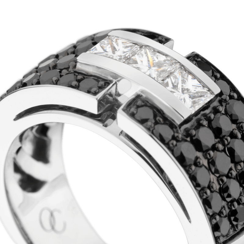 Bague So Shocking Capriccio grand modèle en or blanc et diamants noirs